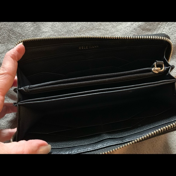 Cole Haan black leather zip around wallet - Picture 5 of 8